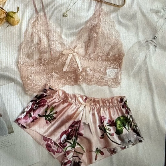 Lounge Wear - Picture 3 of 5